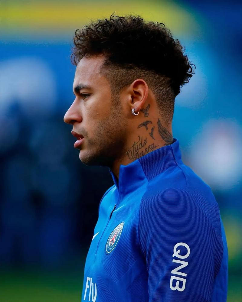 广东男篮在CBA俱乐部杯中以56-30大胜合肥狂风，发挥出色，攻防效率高，取得八强资格。