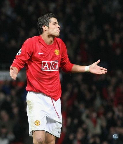 中场一脚直塞把后防撕开了