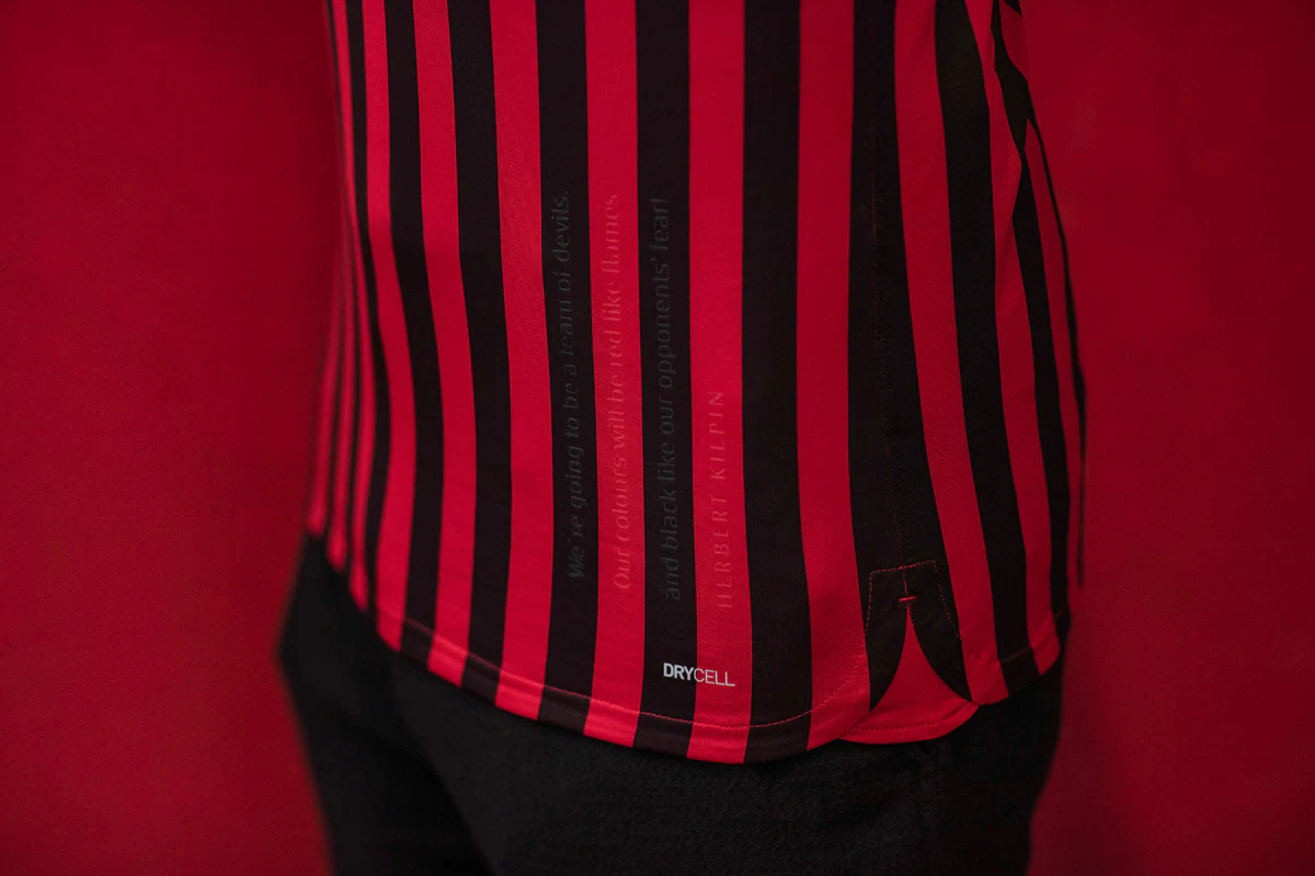 曼联U18客场7-0击败利物浦U18，15岁小将JJ-加布里埃尔戴帽